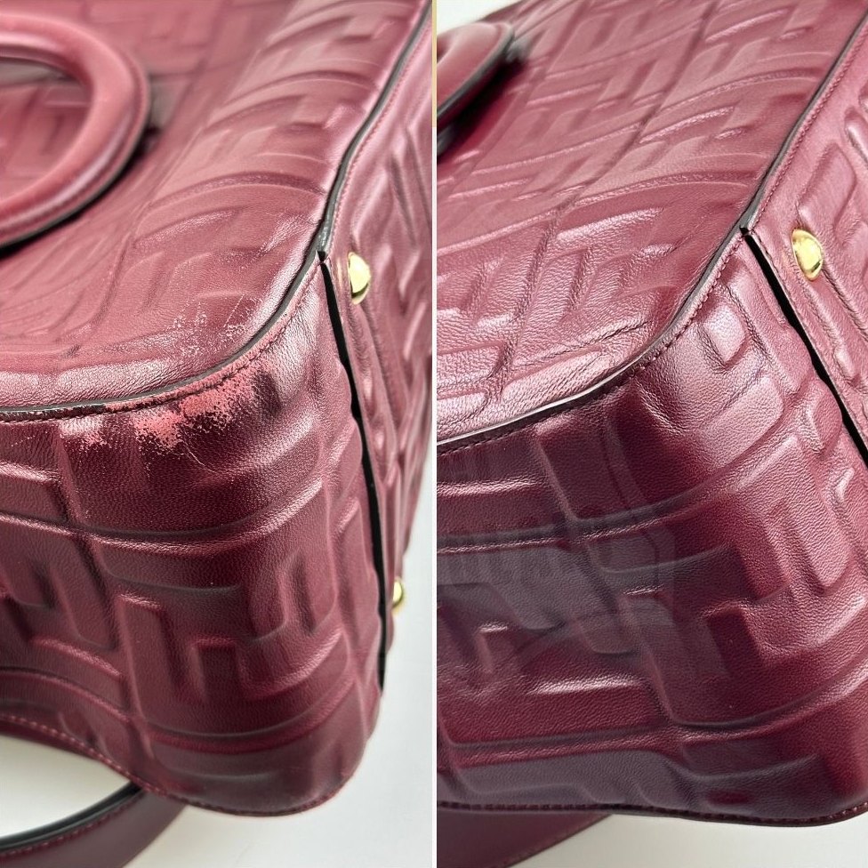 Angolo di una borsa Fendi bordeaux con FF in rilievo prima e dopo il restauro: a sinistra pelle abrasa, a destra angolo rigenerato