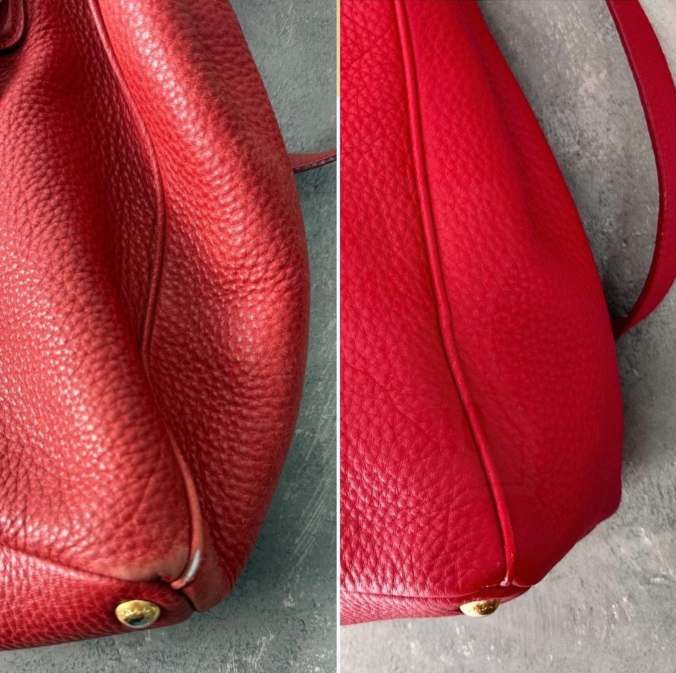 Borsa Prada rossa in pelle a grana prima e dopo il restauro: a sinistra il rosso affievolito, a destra il rosso pieno