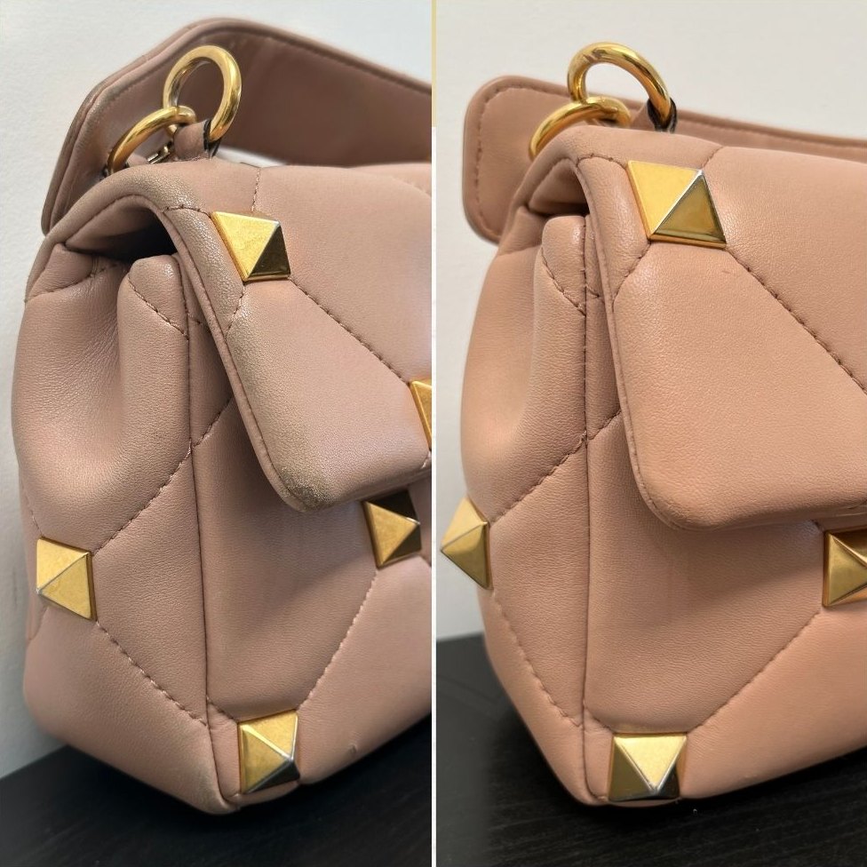 Borsa Valentino Garavani Roman Stud rosa cipria prima e dopo il restauro: a sinistra pelle segnata, a destra rosa uniforme